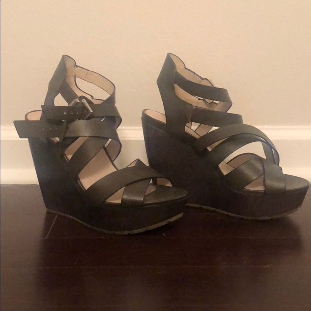 Kenneth Cole platform sandal